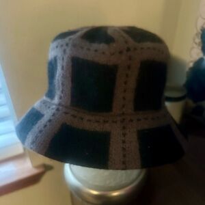 GAP Black and Brown Wool Blend Hat